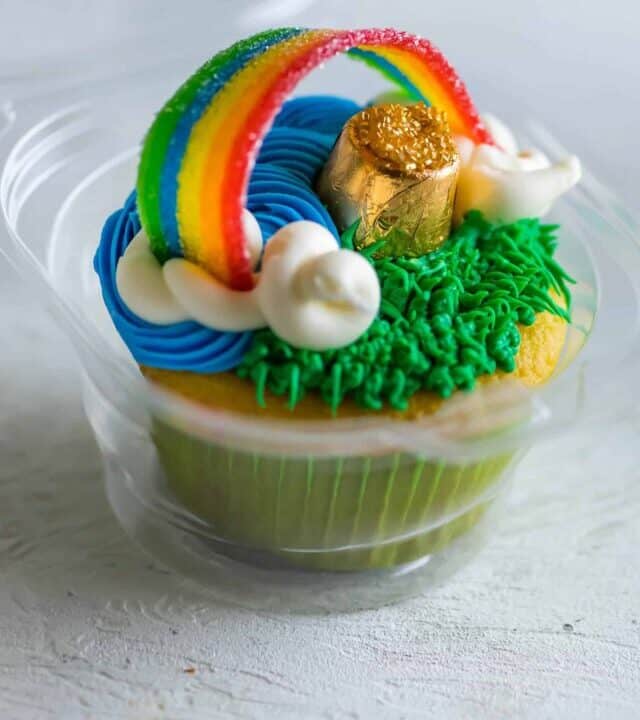 cropped-st-paatricks-day-rainbow-cupcakes-1-scaled-1.jpg